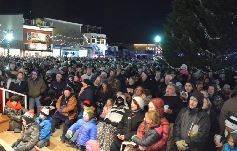 Rehoboth kicks off holiday season with tree lighting Cape Gazette